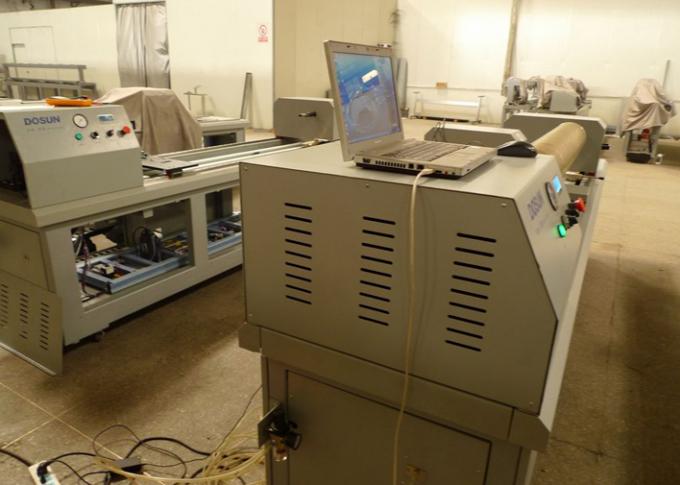 Repetición rotatoria de la pantalla del grabador 640m m del laser de la materia textil, máquina de grabado ULTRAVIOLETA azul 5