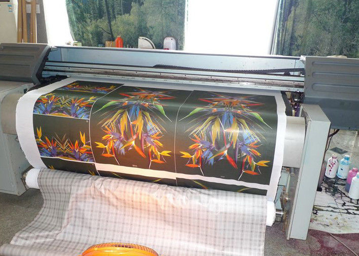 Impresora de chorro de tinta de la materia textil de la tela con sistema Digital, rollo de la Correa-alimentación de la eficacia de la impresión de Rroll del esparcidor el alto del bailarín